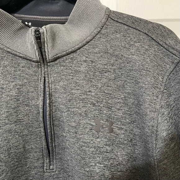 Men’s Under Armour top - Picture 2 of 5